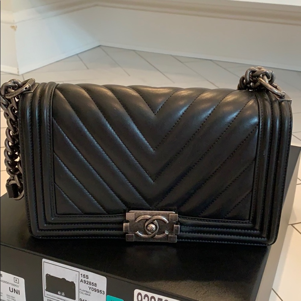 Chanel Authentic medium boy bag chevron